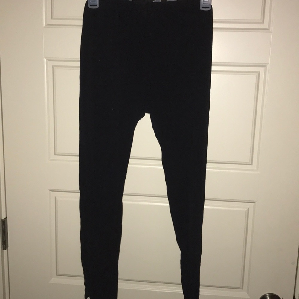 Leggings crossed at bottom